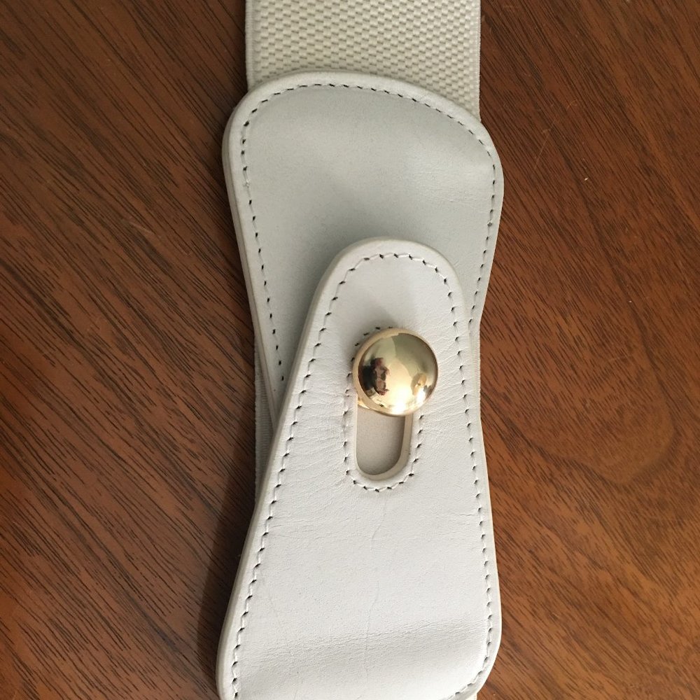J. McLaughlin White Leather Stretch Belt with Gold Button